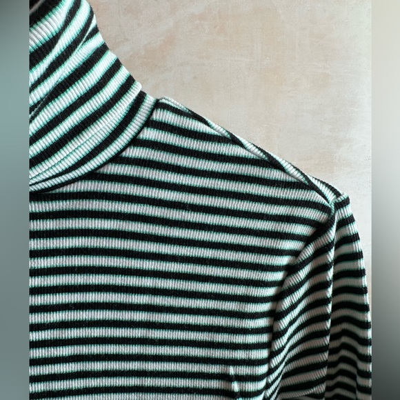 Levi’s cropped turtleneck striped sweater - Picture 6 of 7